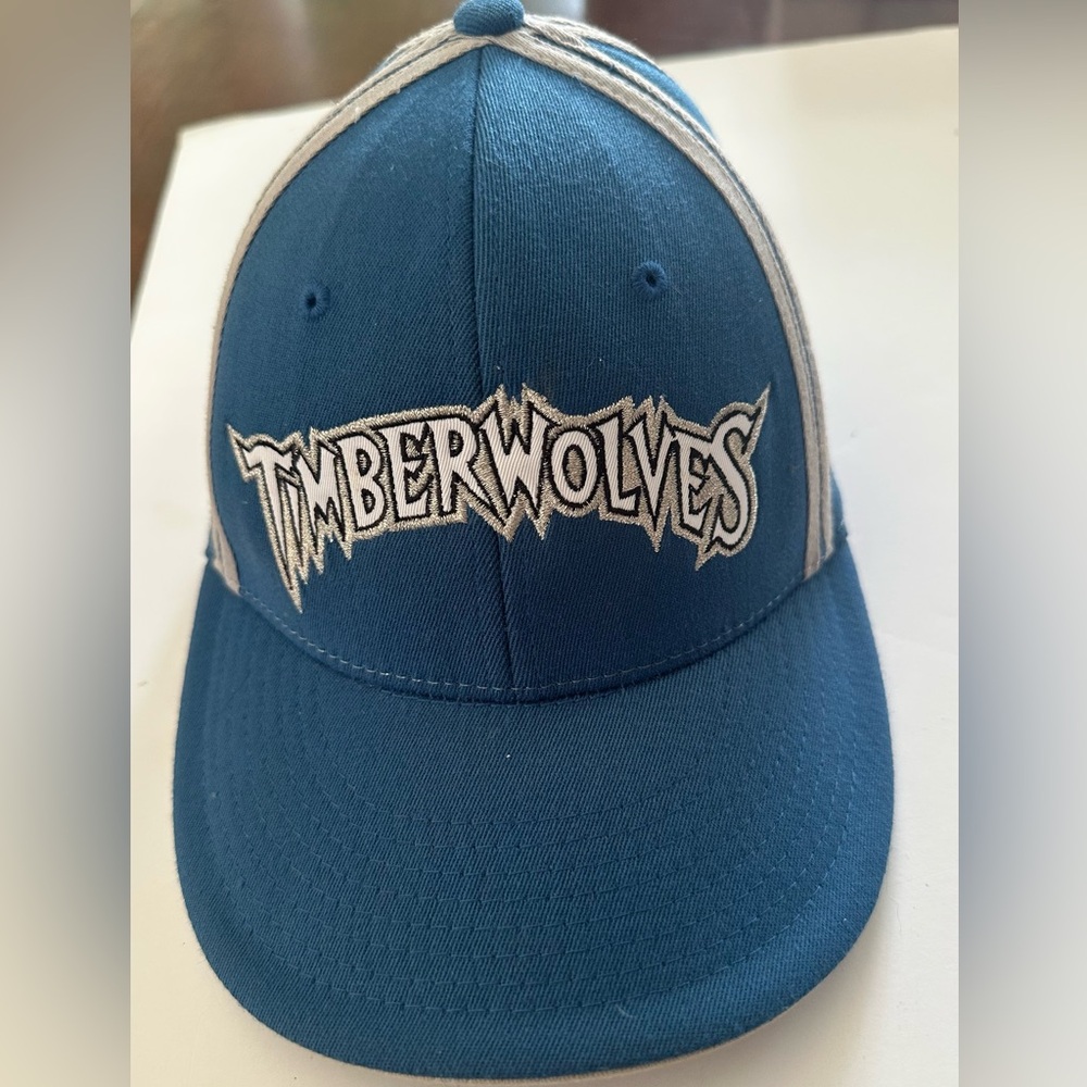 Vintage & original Minnesota Timberwolves cap — NWOT — size 7 3/8 - 7 5/8